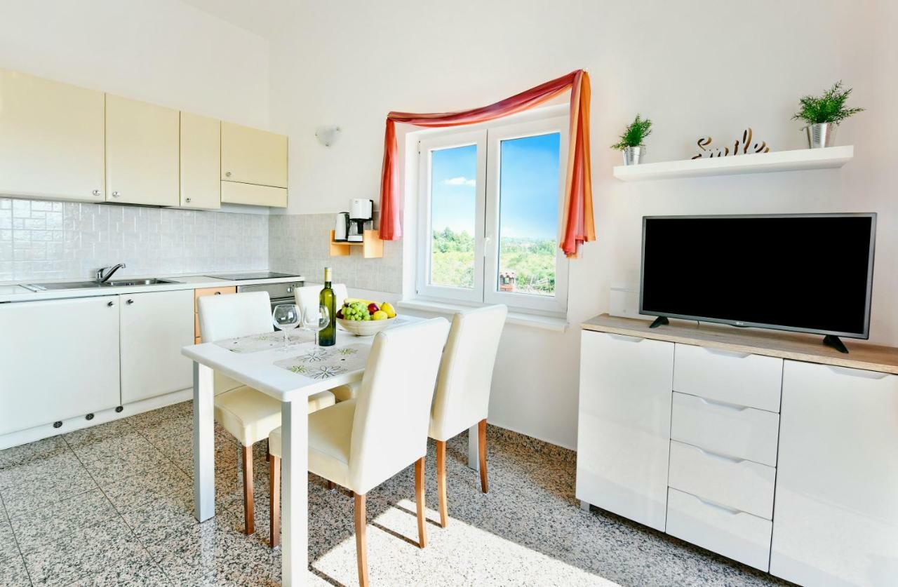 Apartman Del Mar Apartment Porec Bagian luar foto