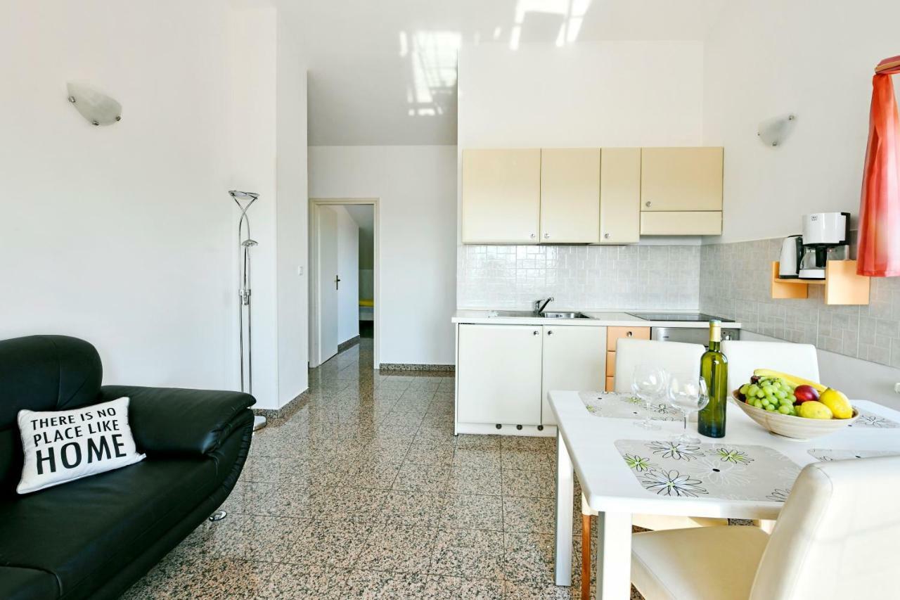 Apartman Del Mar Apartment Porec Bagian luar foto