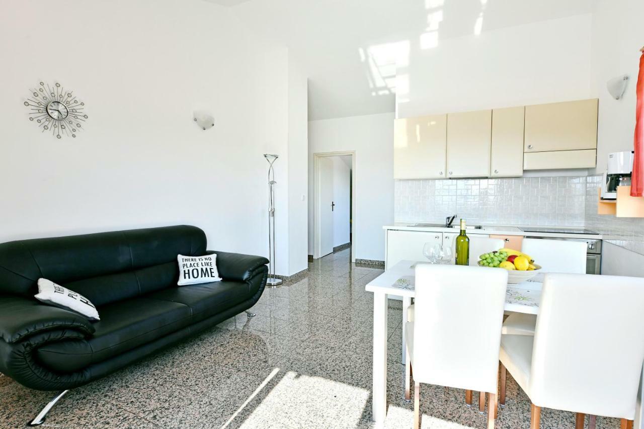 Apartman Del Mar Apartment Porec Bagian luar foto